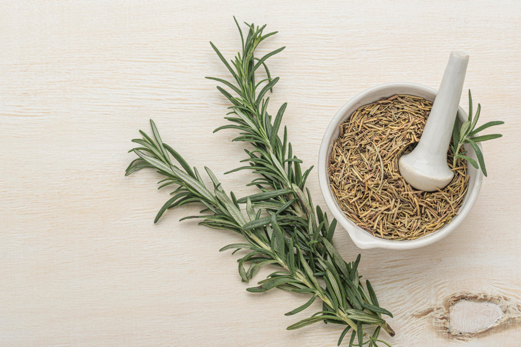 Sekrety zielarza – naturalna droga do zdrowia Jak prawidłowo przygotować naturalne pesto, zioła na herbaty, nalewki, poduszki do snu, kadzidła oraz skutecznie wykorzystać moc roślin Jacek Skarbek